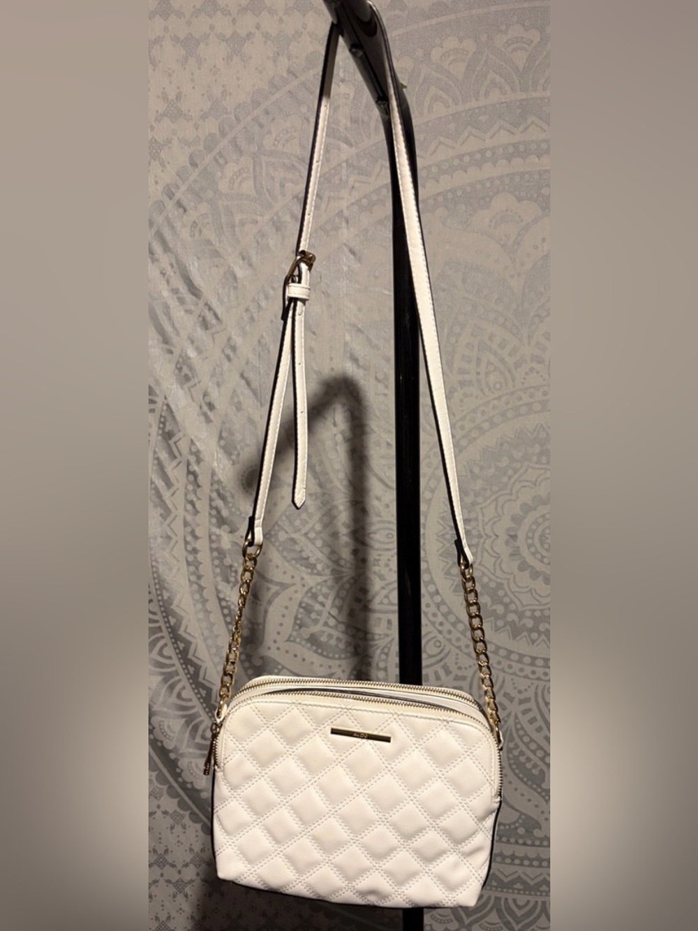 🤍✨ ALDO White Quilted Crossbody Bag Gold Chain Strap 🤍✨